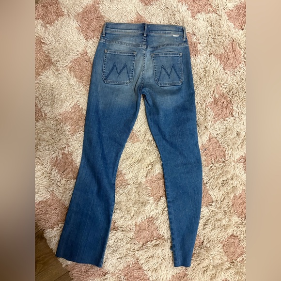 MOTHER Blue Jeans - Picture 9 of 10